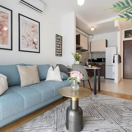 Apartment Vivando - Sunny 1br - View Balcony - Parking Bucharest